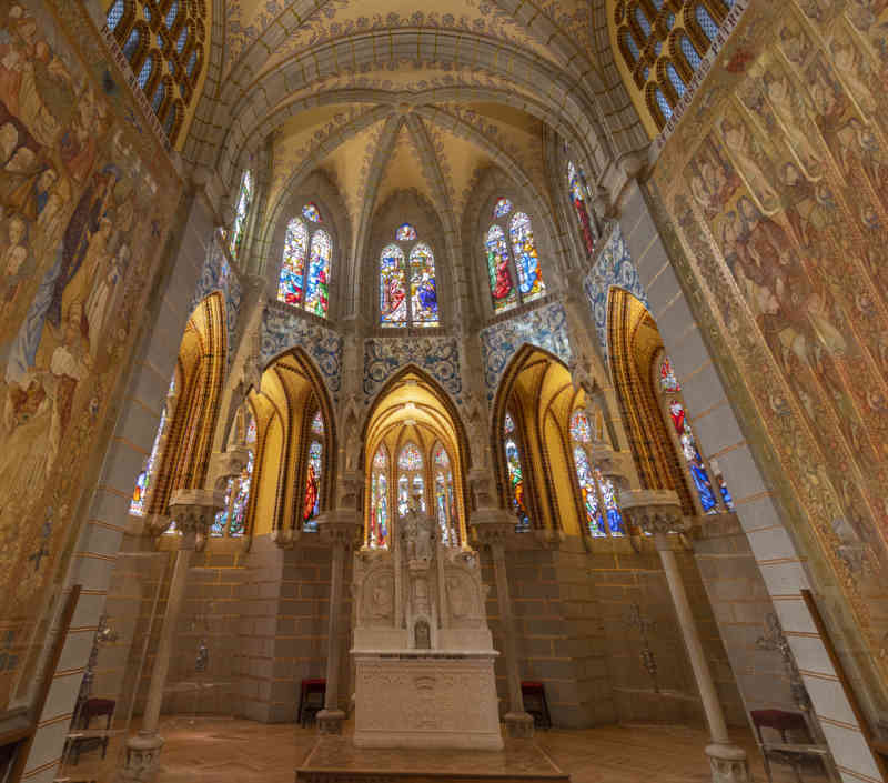 León 042 - Astorga - palacio Gaudí - planta 1 - capilla.jpg